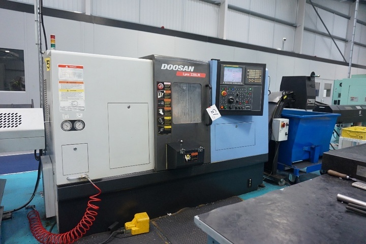 Doosan Lynx Type L220LM 2-Axis Lathe