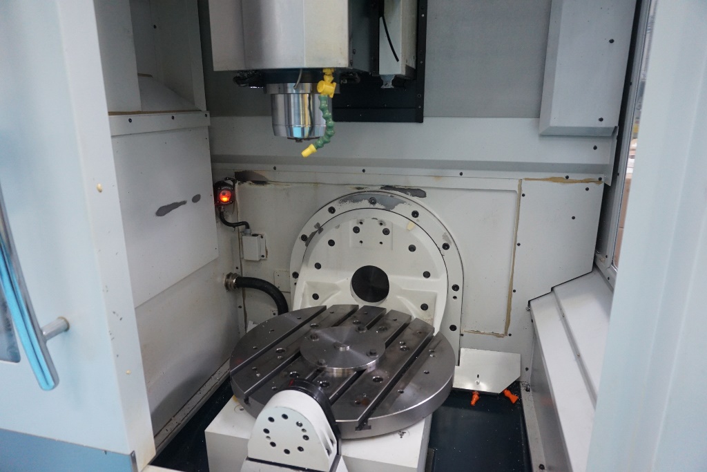 Spinner Type U5-620 5-Axis Vertical Machining Centre