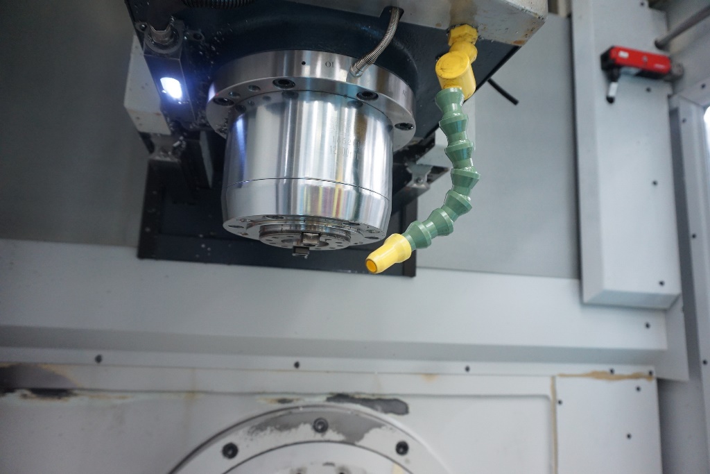 Spinner Type U5-620 5-Axis Vertical Machining Centre