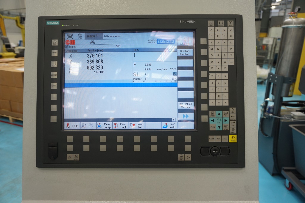 Spinner Type U3-620 3-Axis Vertical Machining Centre