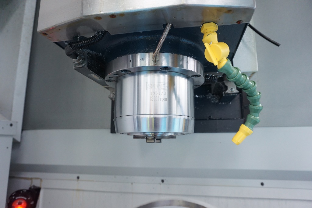 Spinner Type U3-620 3-Axis Vertical Machining Centre