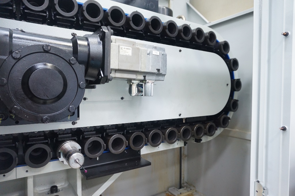 Spinner Type U3-620 3-Axis Vertical Machining Centre