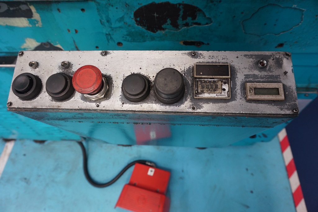 Doosan V420T Twin Spindle Vertical Lathe