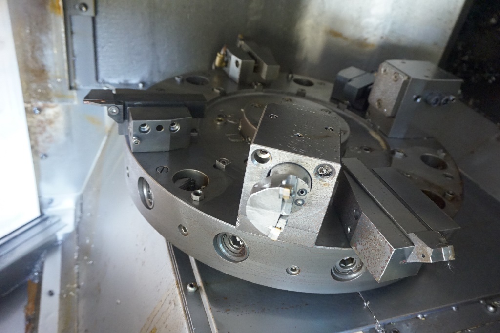 Hitachi Seiki CS25 Vertical Lathe