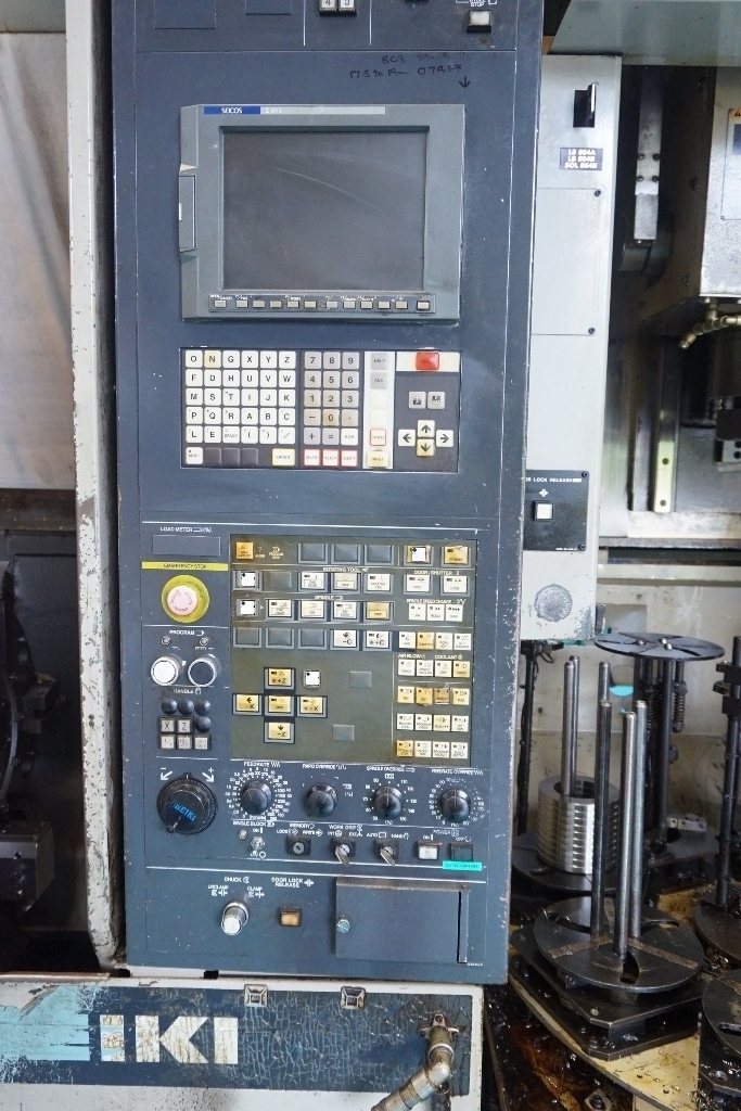Hitachi Seiki CS25 Vertical Lathe