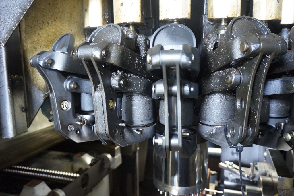 Chiron FZ15W Vertical Machining Centre