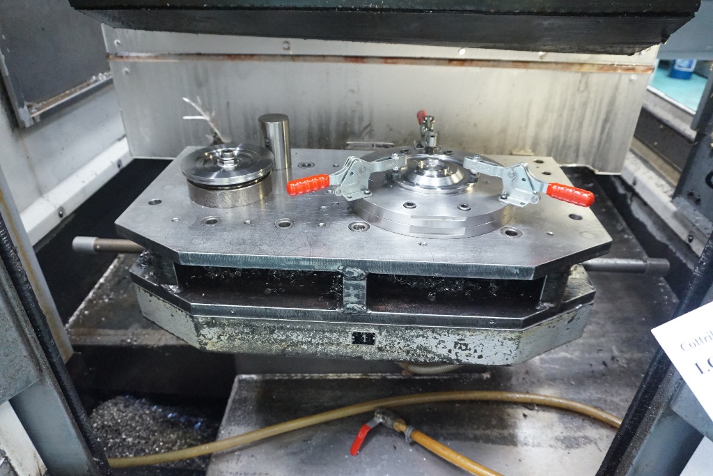 Chiron FZ12W Twin Pallet Vertical Vertical Machining Centre