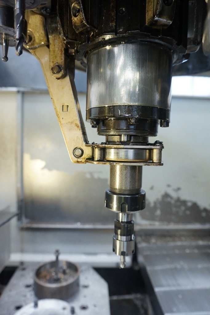 Chiron FZ12W Twin Pallet Vertical Vertical Machining Centre