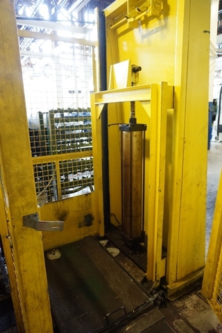 Air Lift, Lift Size 1m x 600mm Approx