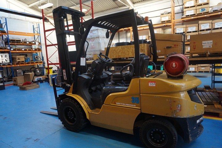 Mitsubishi 35 Gas fork Lift Truck