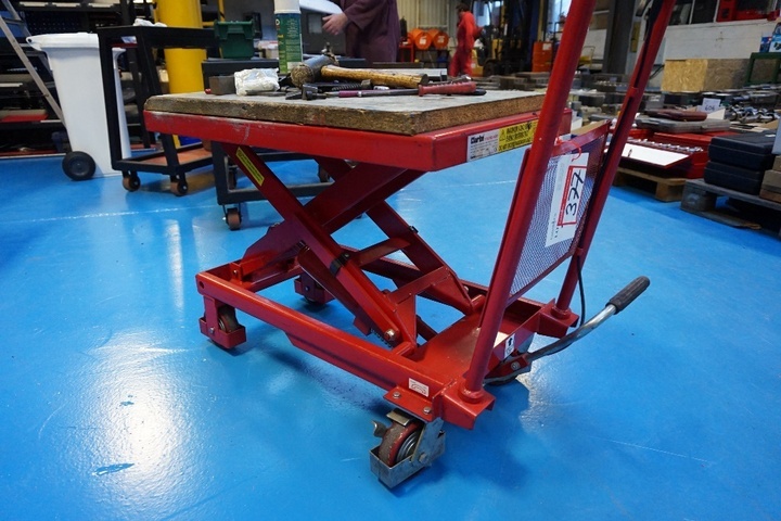 Clarke Strong Arm Tool Lift