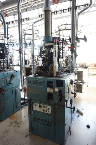 Lonati Master L3 - 600 Hosiery Knitting Machine; 3 3/4" diameter; 200 Needle Count; 17 Gauge
