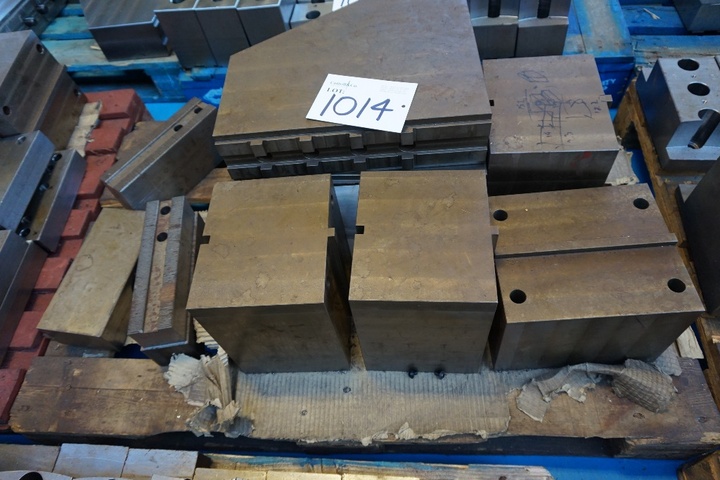 (1) x 43 Jaw Set (Lathe) and riser blocks suitable for VTL's