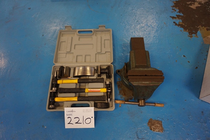 Swivel Record Vice and Hammerset