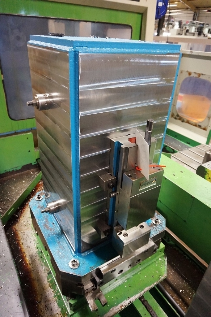 Tombstone, Base size 630mm x 630mm and Machine Vice