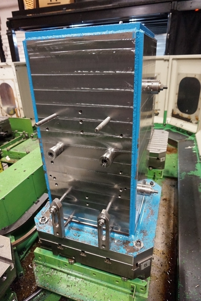 Tombstone, Base size 630mm x 630mm and Machine Vice