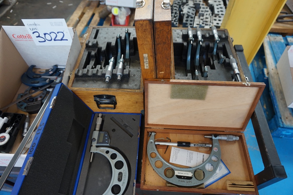 Quantity Digital verniers and various manual micrometers and bore gauges