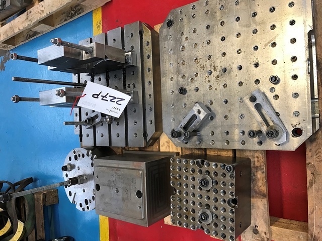 (1) Tee slotted plate 500mm x 500mm with Vee blocks, Fixture & Cubes