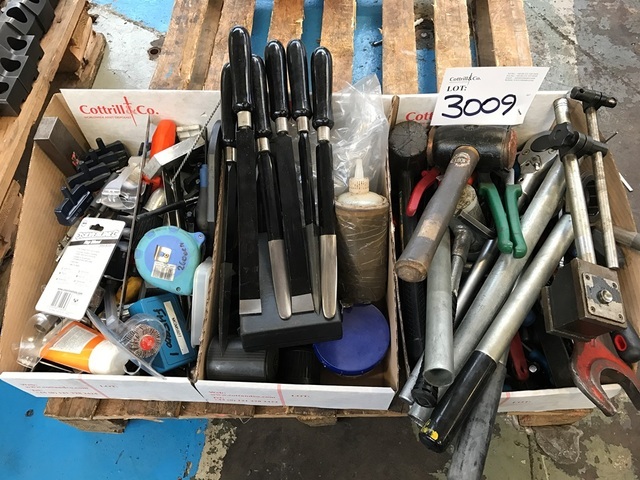 Quantity assorted hand tools and scrapers