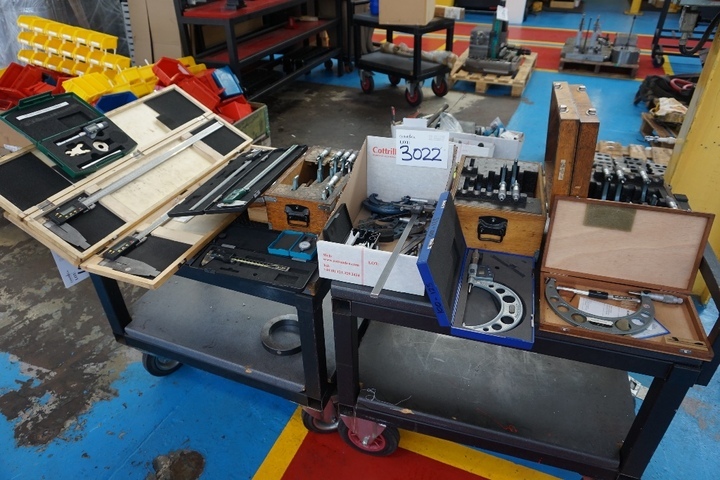 Quantity Digital verniers and various manual micrometers and bore gauges