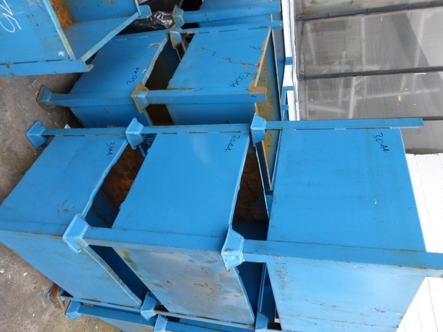 Qty (10) Stillages