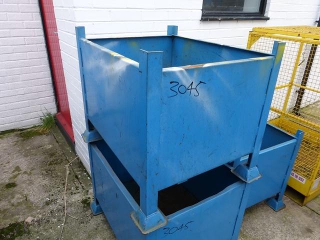 Qty (6) Stillages