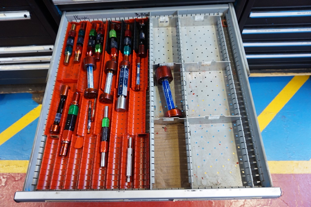 12 Draw Cabinet including Ring Gauges, Plug Gauges