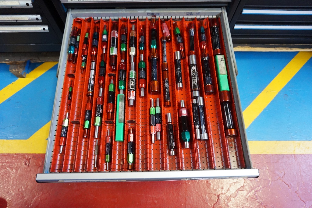 12 Draw Cabinet including Ring Gauges, Plug Gauges