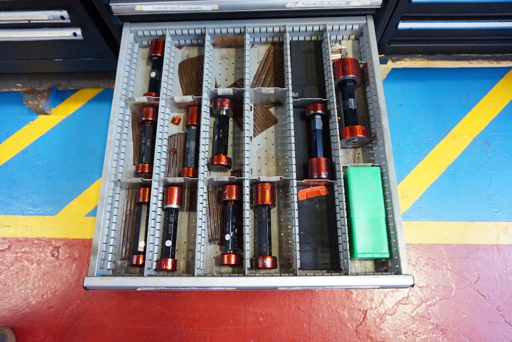 12 Draw Cabinet including Ring Gauges, Plug Gauges