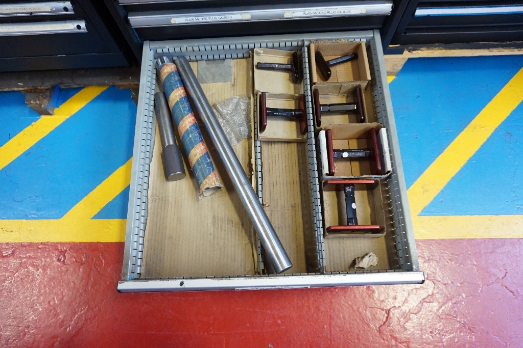 12 Draw Cabinet including Ring Gauges, Plug Gauges