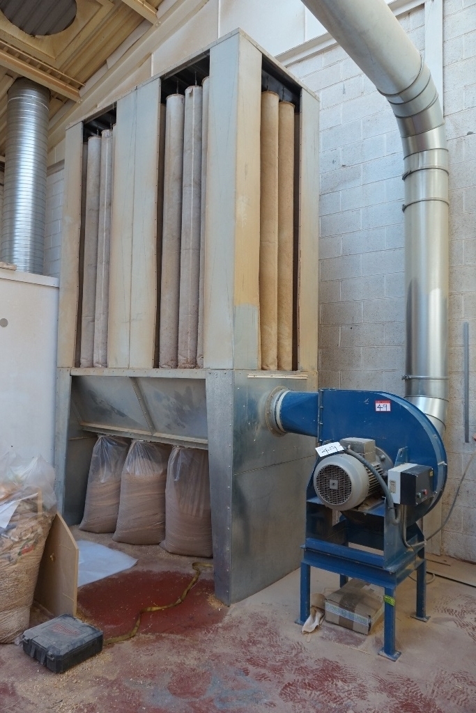 Extraction Unit with Sawdust Bagging Facility
