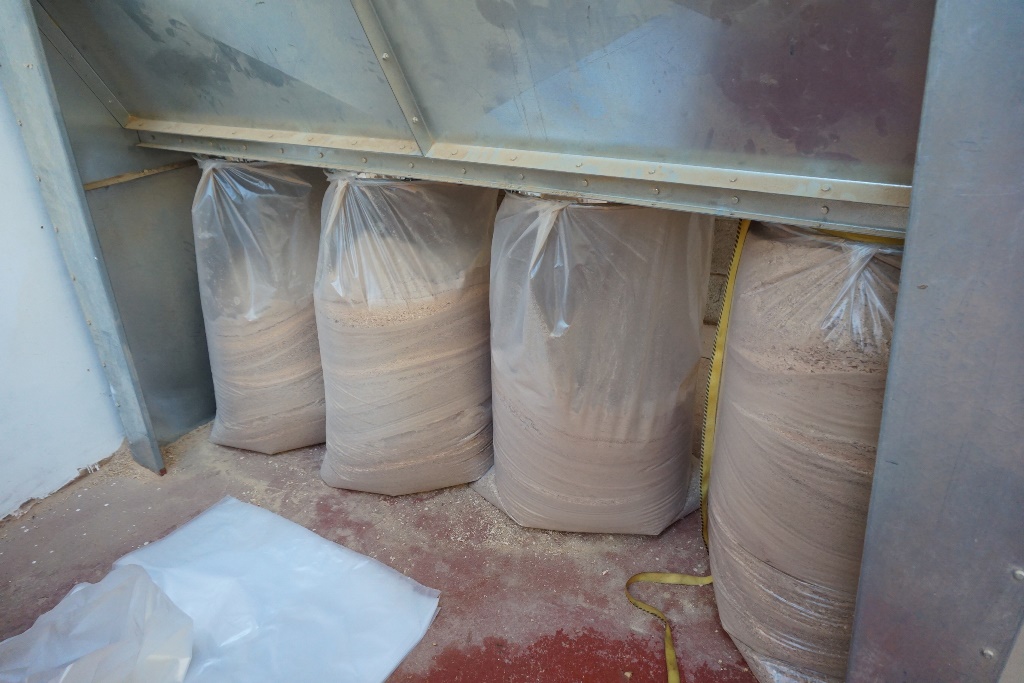 Extraction Unit with Sawdust Bagging Facility