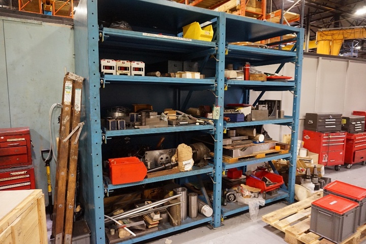 Dynamic Shelving with Pull Out Drawers